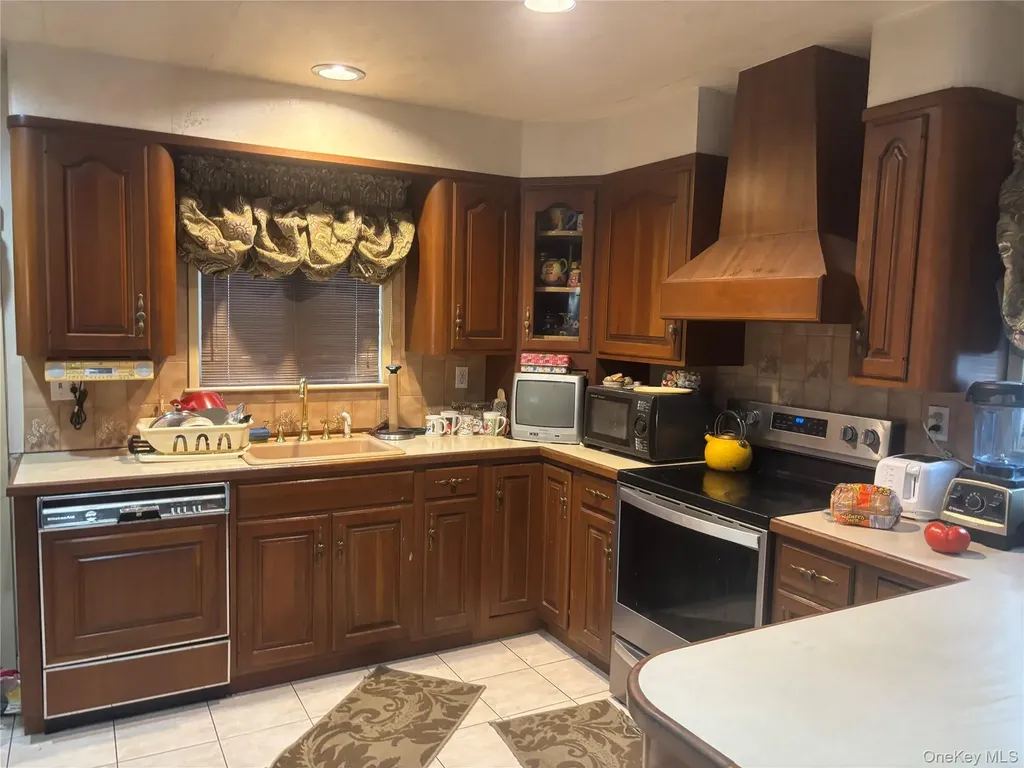 606 Blair Drive Westbury NY 11590