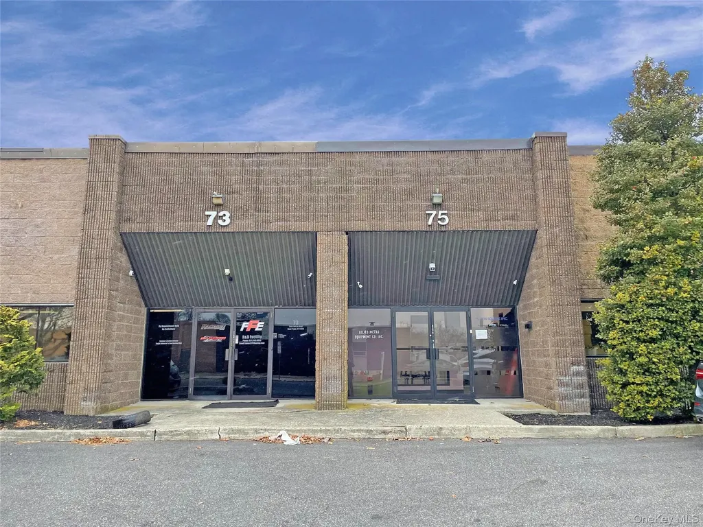 75 E Jefryn Boulevard Deer Park NY 11729
