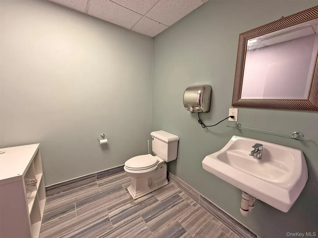 75 E Jefryn Boulevard Deer Park NY 11729