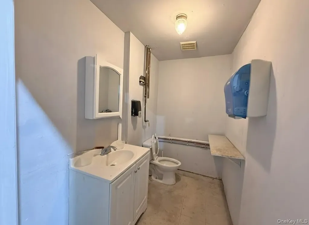 75 E Jefryn Boulevard Deer Park NY 11729