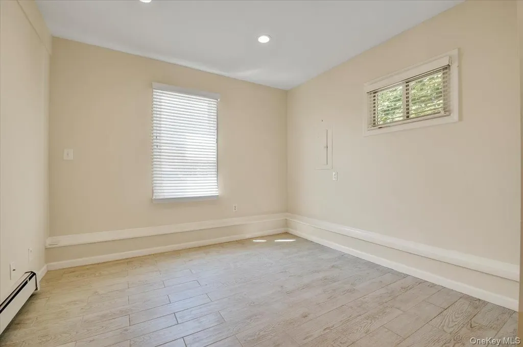 25 Gardners Lane Hampton Bays NY 11946