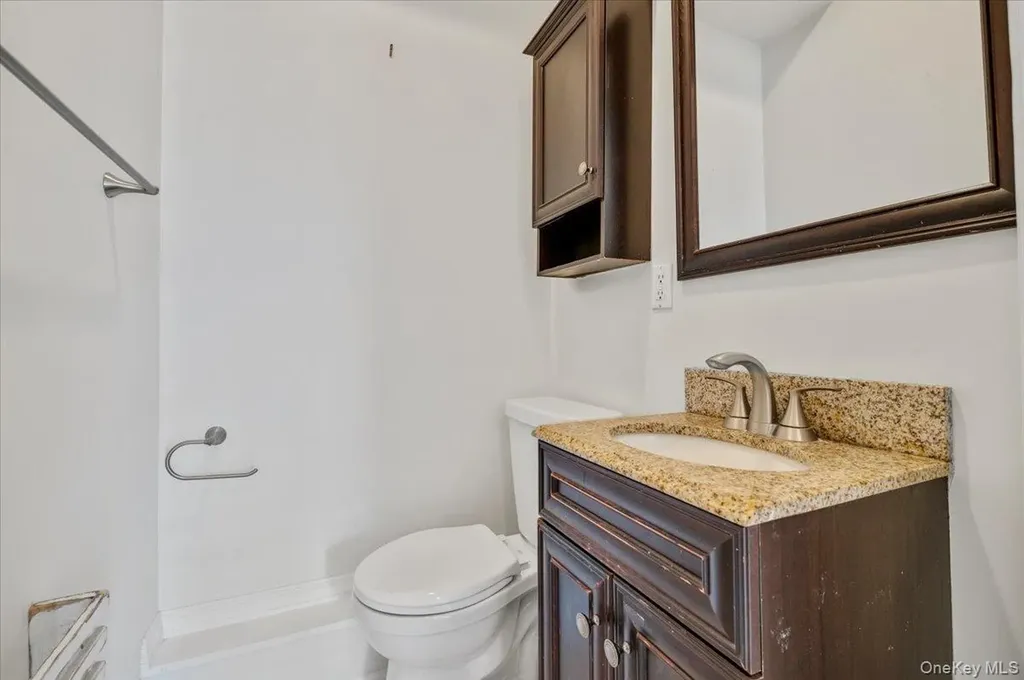 25 Gardners Lane Hampton Bays NY 11946