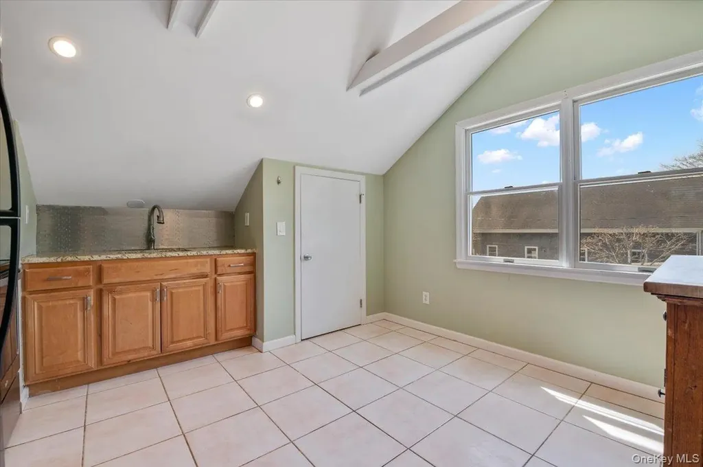 25 Gardners Lane Hampton Bays NY 11946