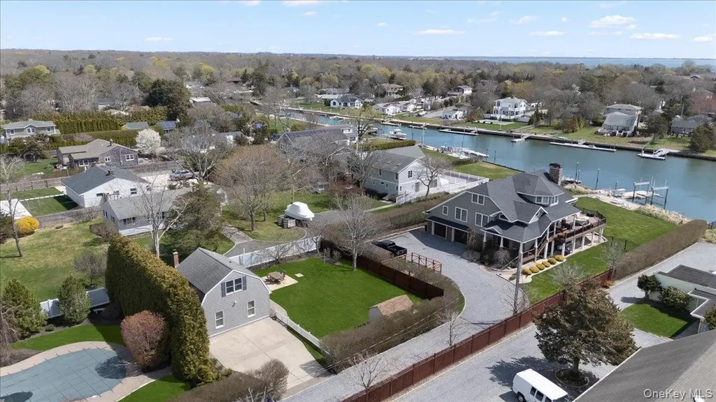25 Gardners Lane Hampton Bays NY 11946