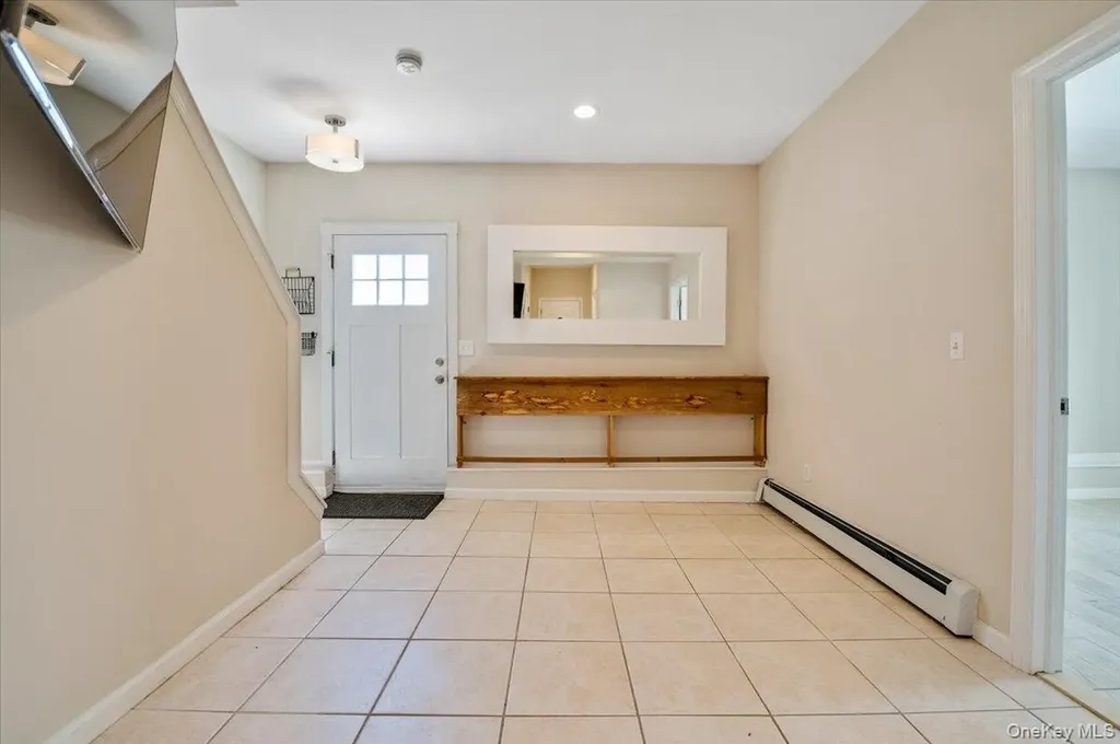 25 Gardners Lane Hampton Bays NY 11946