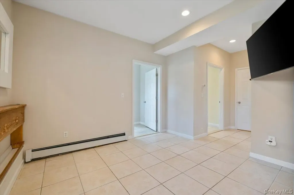 25 Gardners Lane Hampton Bays NY 11946