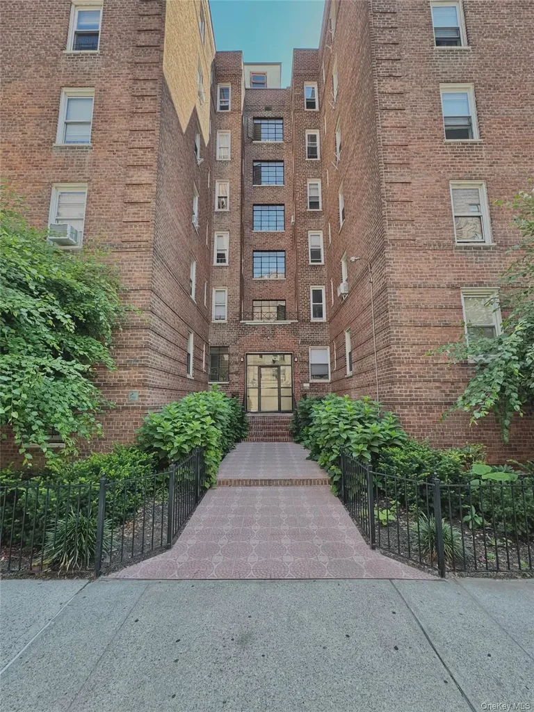 2090 Barnes Avenue Bronx NY 10462