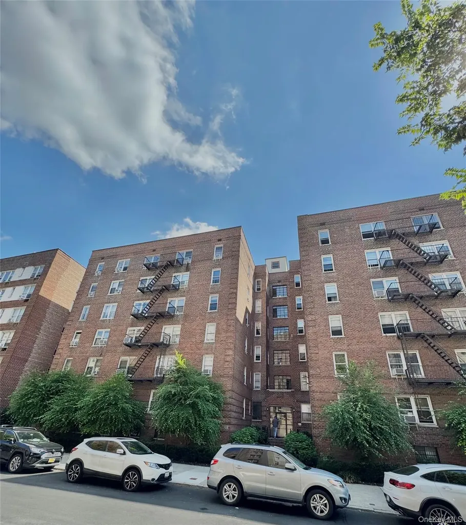 2090 Barnes Avenue Bronx NY 10462
