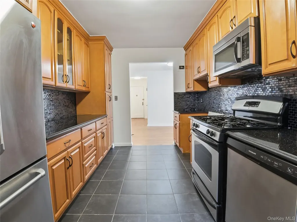 2090 Barnes Avenue Bronx NY 10462