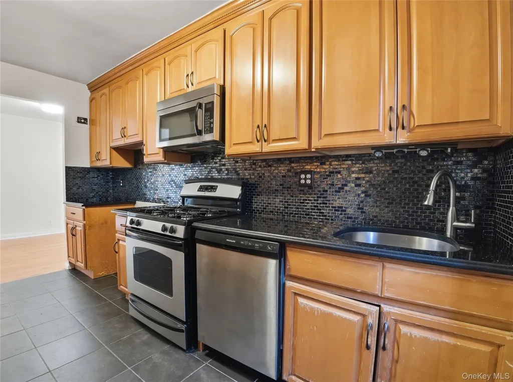 2090 Barnes Avenue Bronx NY 10462