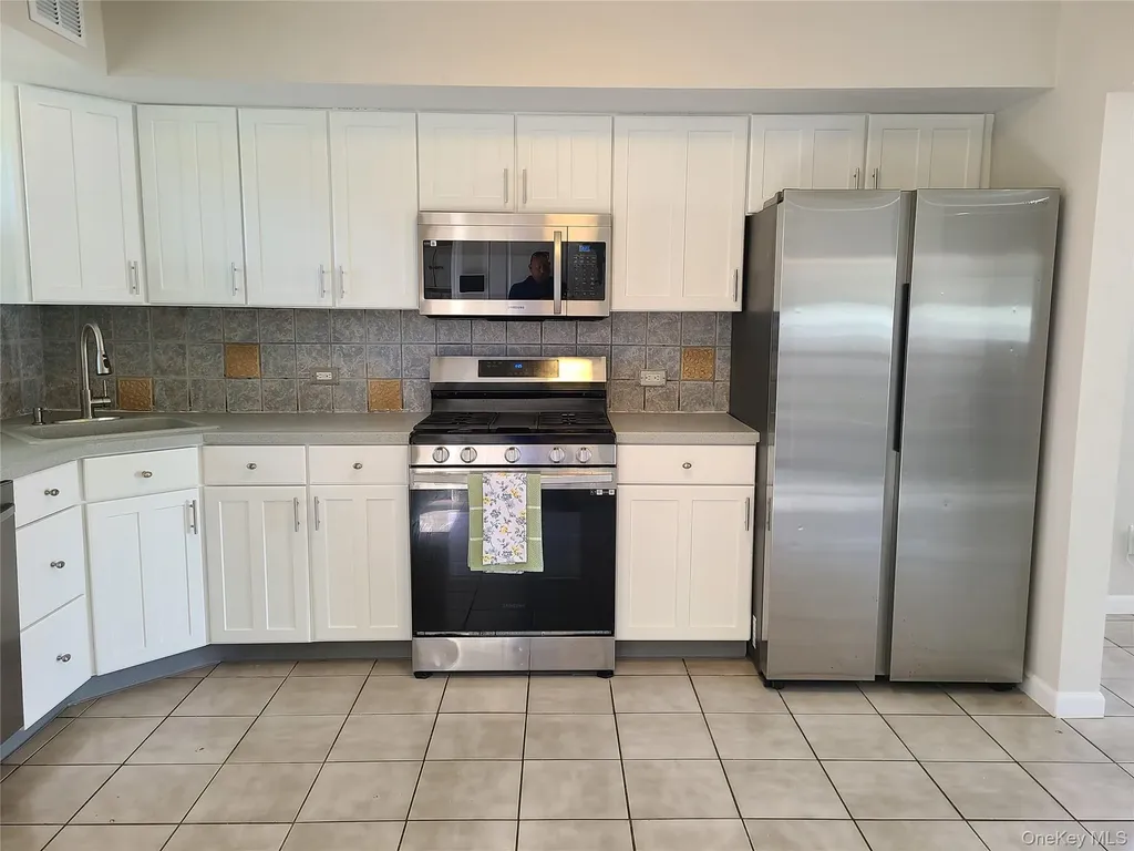 50 Ann Drive E Freeport NY 11520