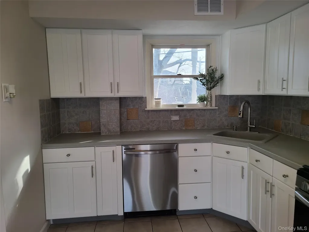 50 Ann Drive E Freeport NY 11520