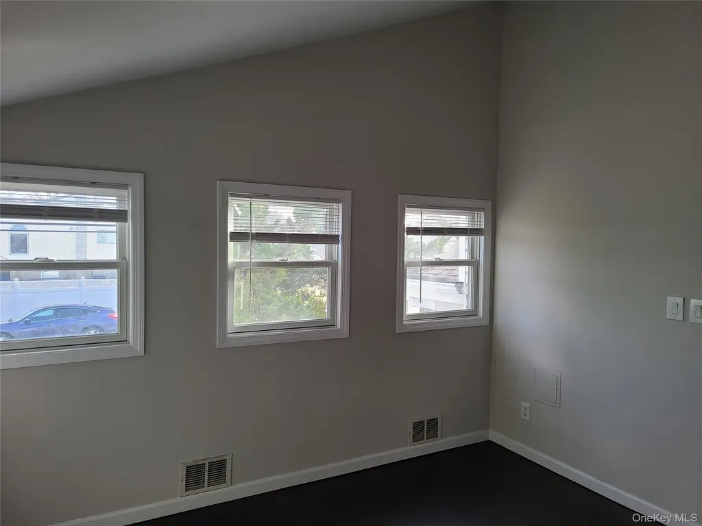 50 Ann Drive E Freeport NY 11520