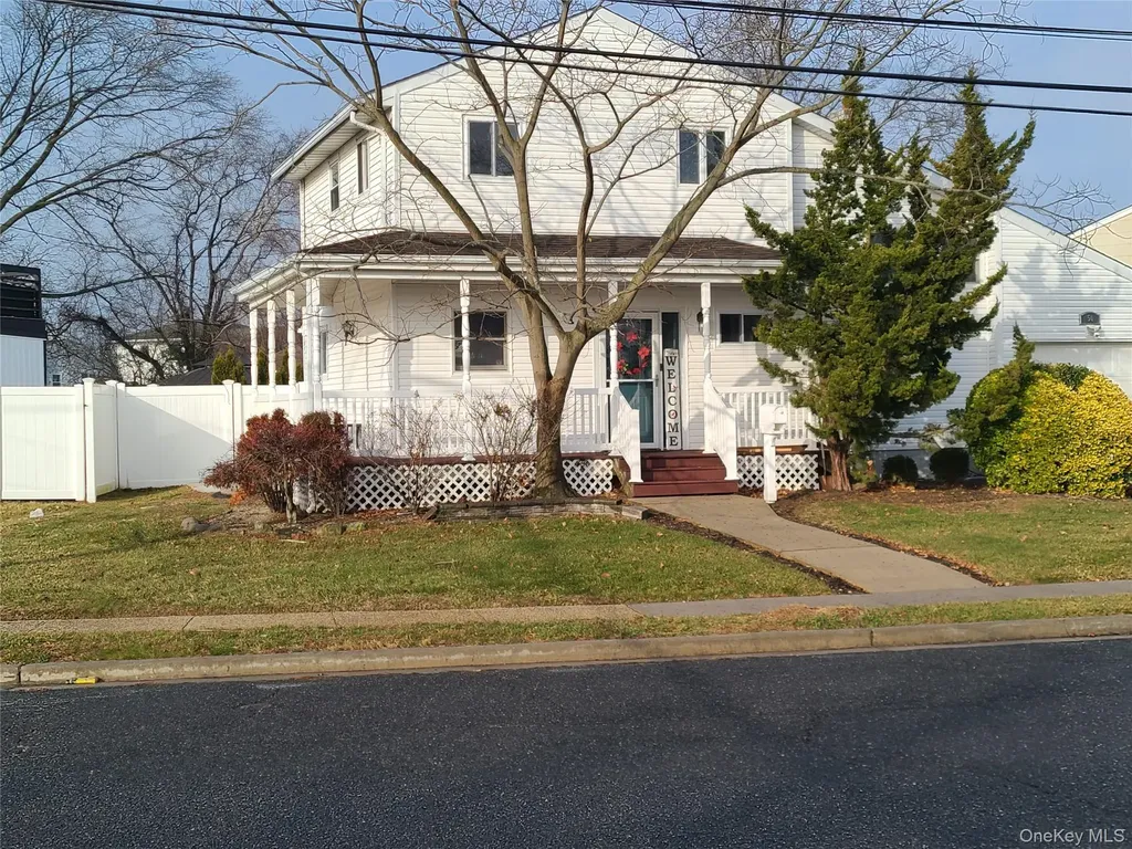 50 Ann Drive E Freeport NY 11520