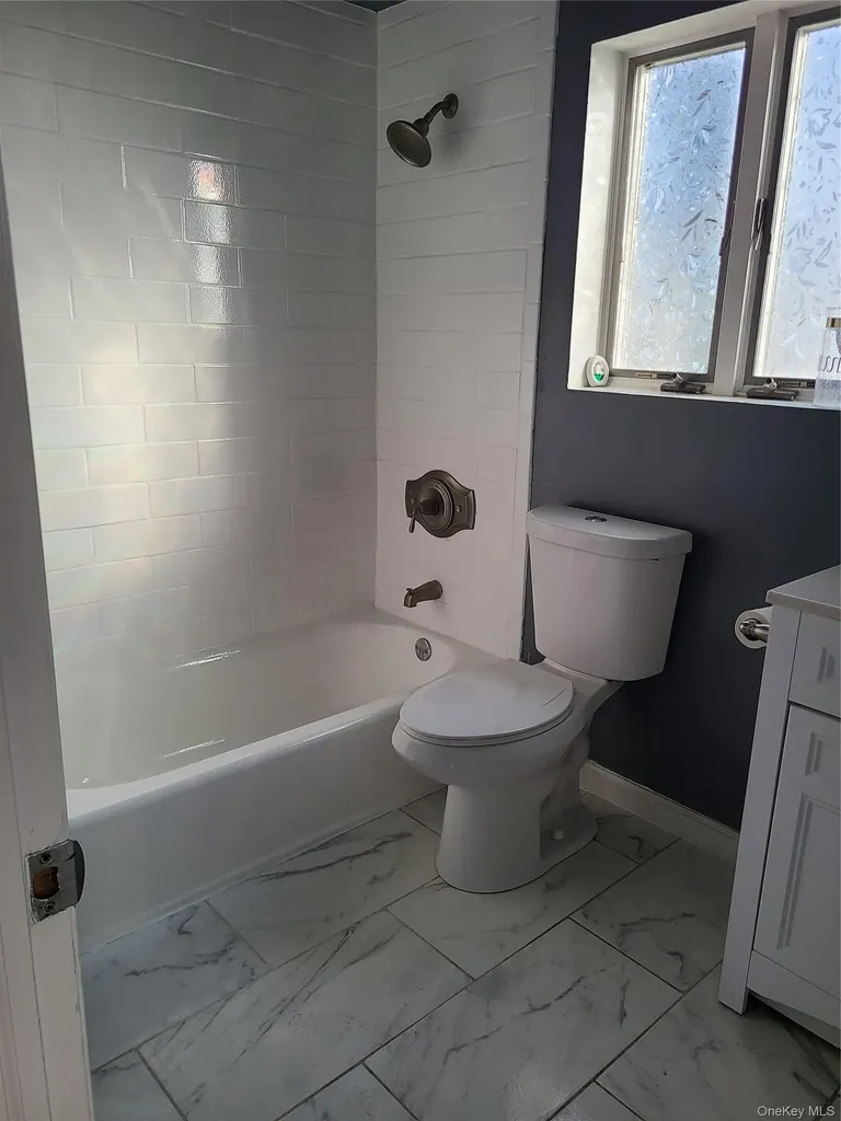 50 Ann Drive E Freeport NY 11520