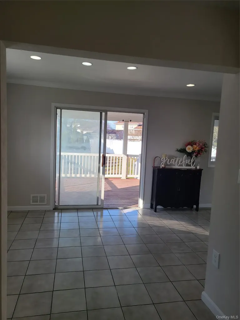 50 Ann Drive E Freeport NY 11520