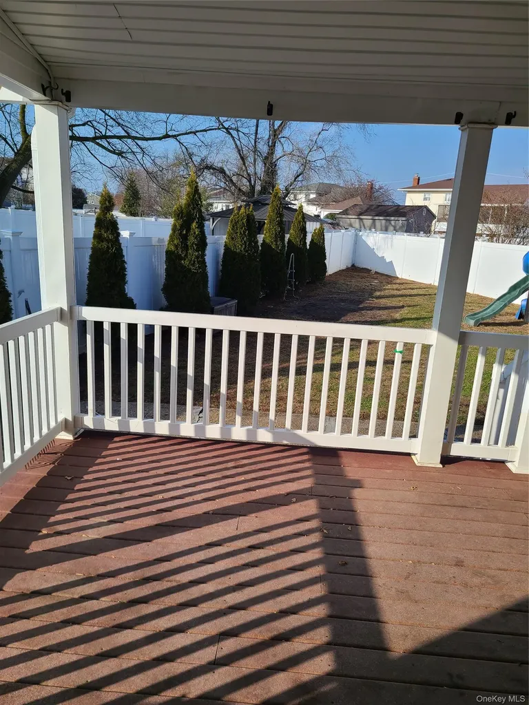 50 Ann Drive E Freeport NY 11520