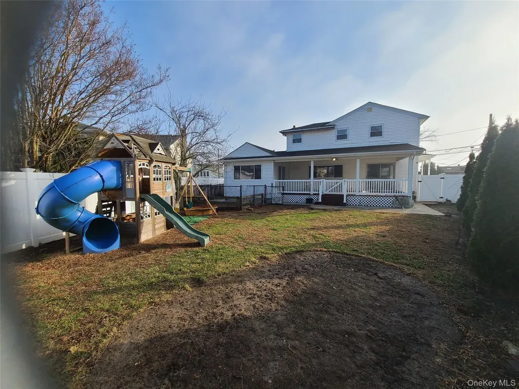 50 Ann Drive E Freeport NY 11520