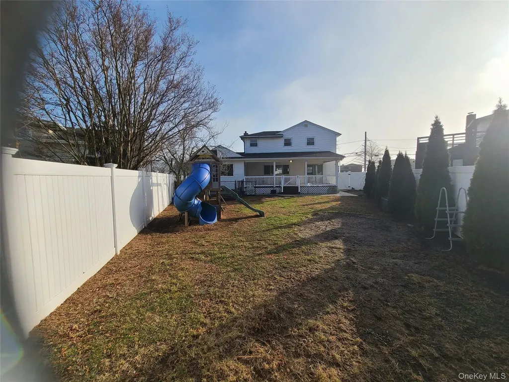 50 Ann Drive E Freeport NY 11520