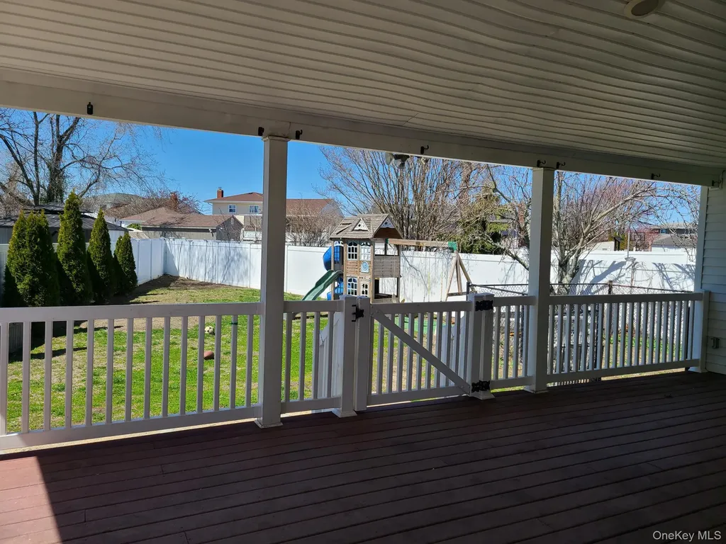 50 Ann Drive E Freeport NY 11520