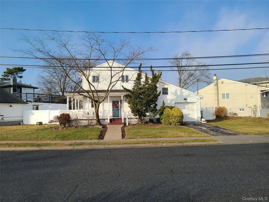 50 Ann Drive E Freeport NY 11520