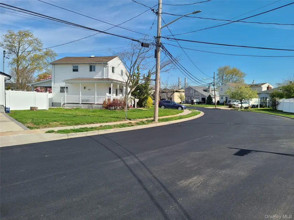50 Ann Drive E Freeport NY 11520