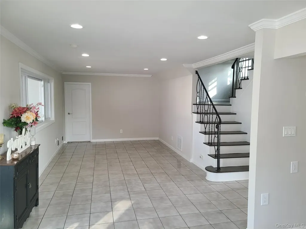 50 Ann Drive E Freeport NY 11520