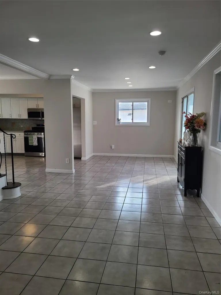 50 Ann Drive E Freeport NY 11520