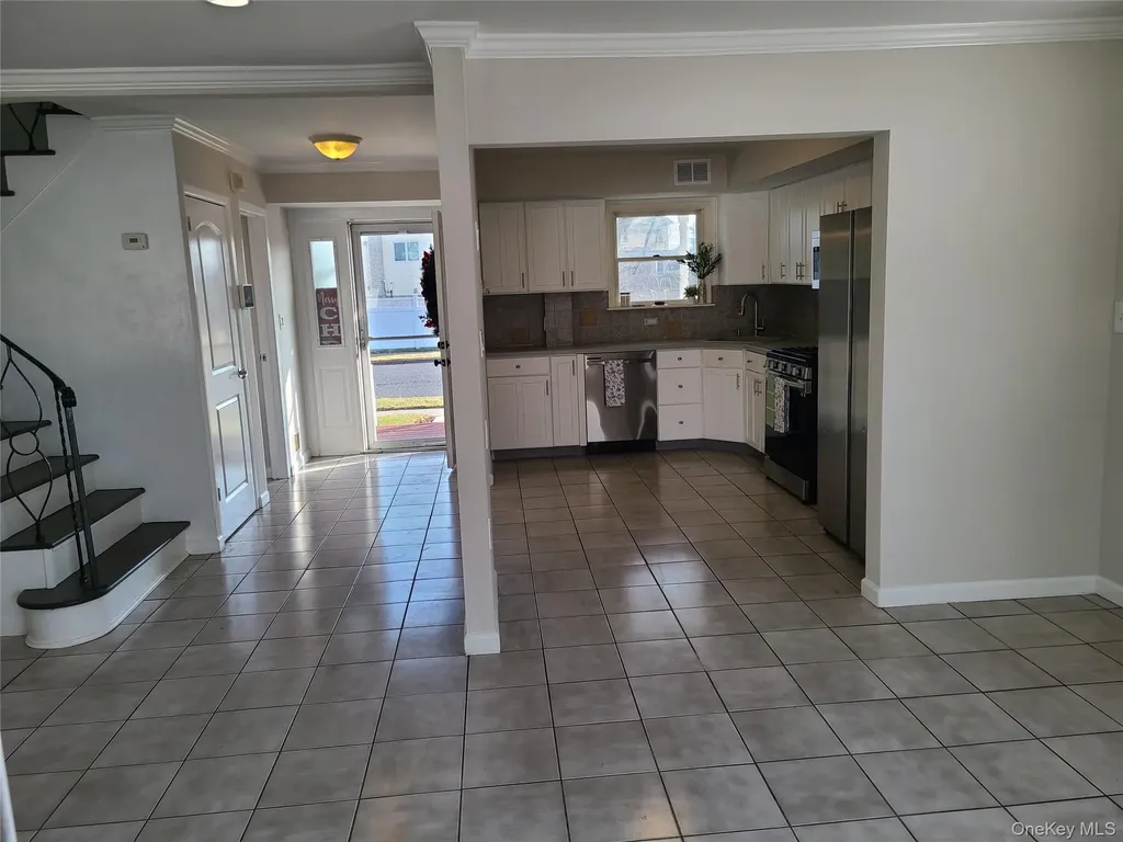 50 Ann Drive E Freeport NY 11520