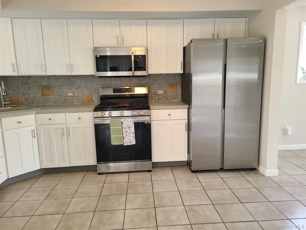 50 Ann Drive E Freeport NY 11520