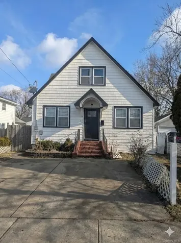 27 Brook Avenue Bay Shore NY 11706