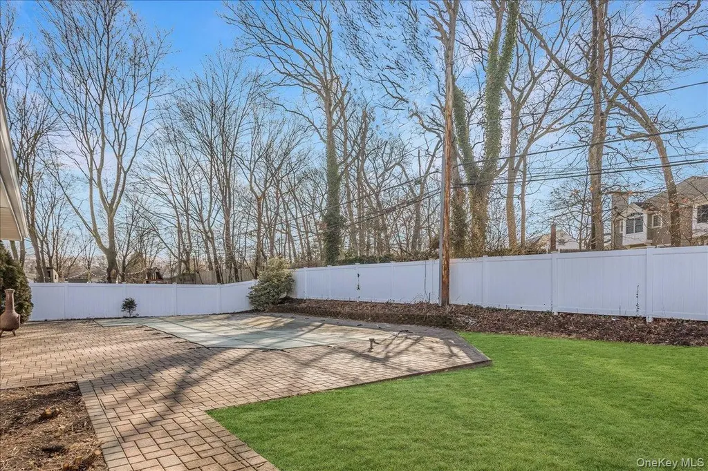 20 Shirley Court Commack NY 11725