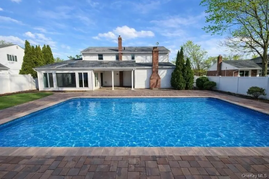20 Shirley Court Commack NY 11725