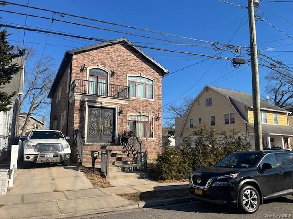 107 E Fairview Avenue Valley Stream NY 11580