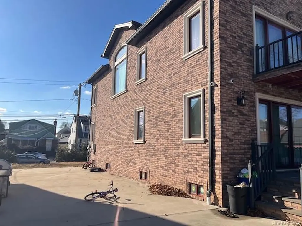 107 E Fairview Avenue Valley Stream NY 11580