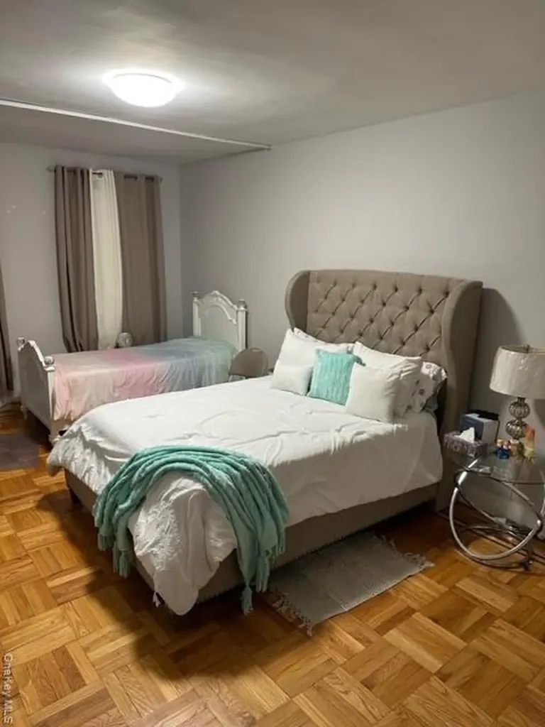 2081 Cruger Avenue Bronx NY 10462
