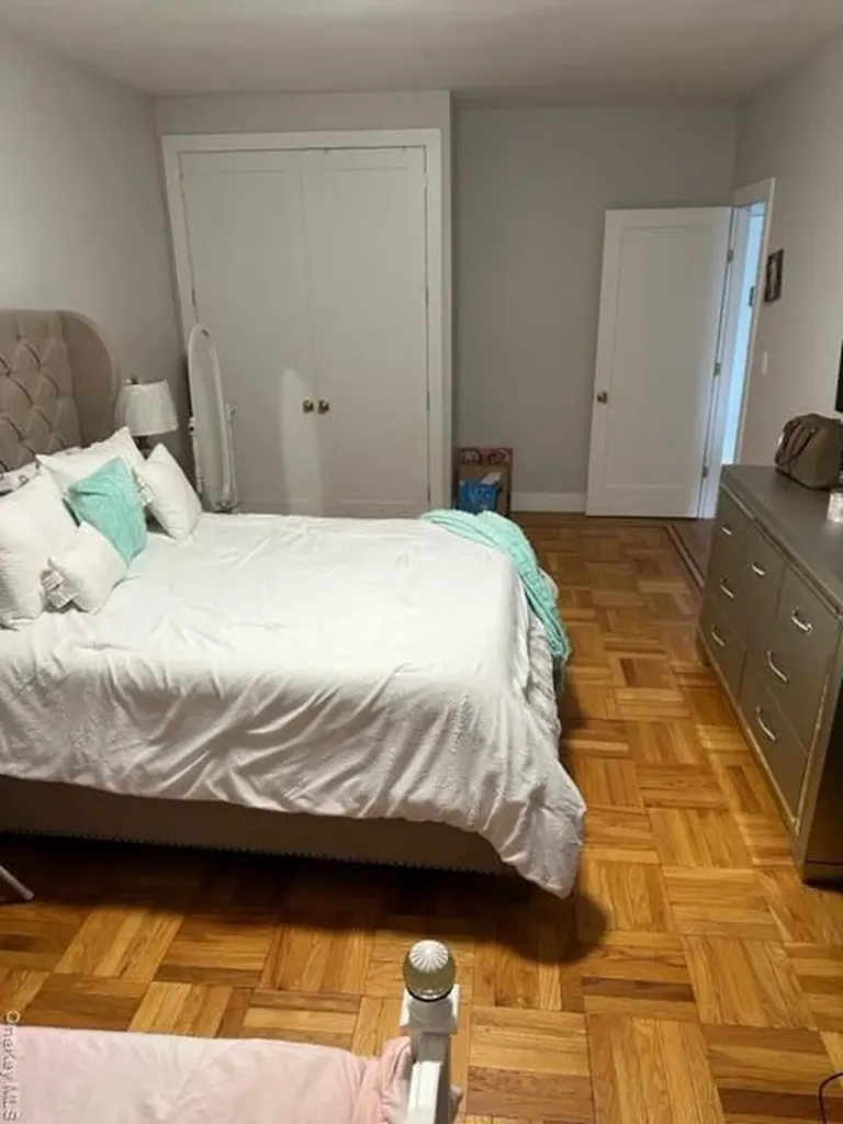2081 Cruger Avenue Bronx NY 10462