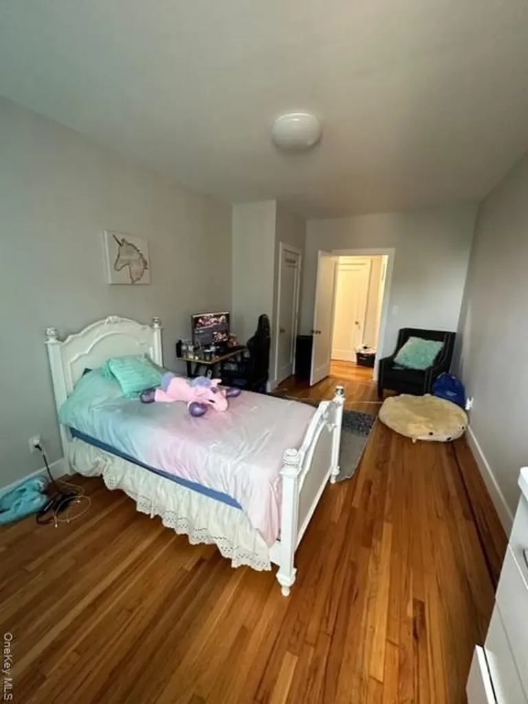 2081 Cruger Avenue Bronx NY 10462