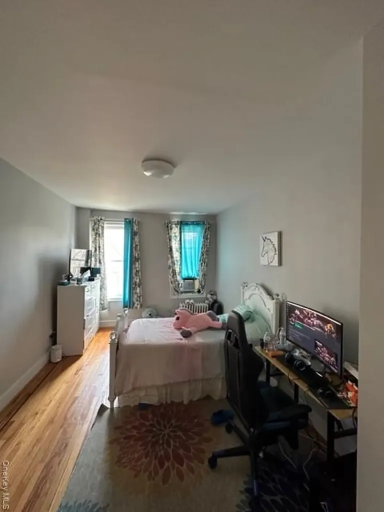 2081 Cruger Avenue Bronx NY 10462