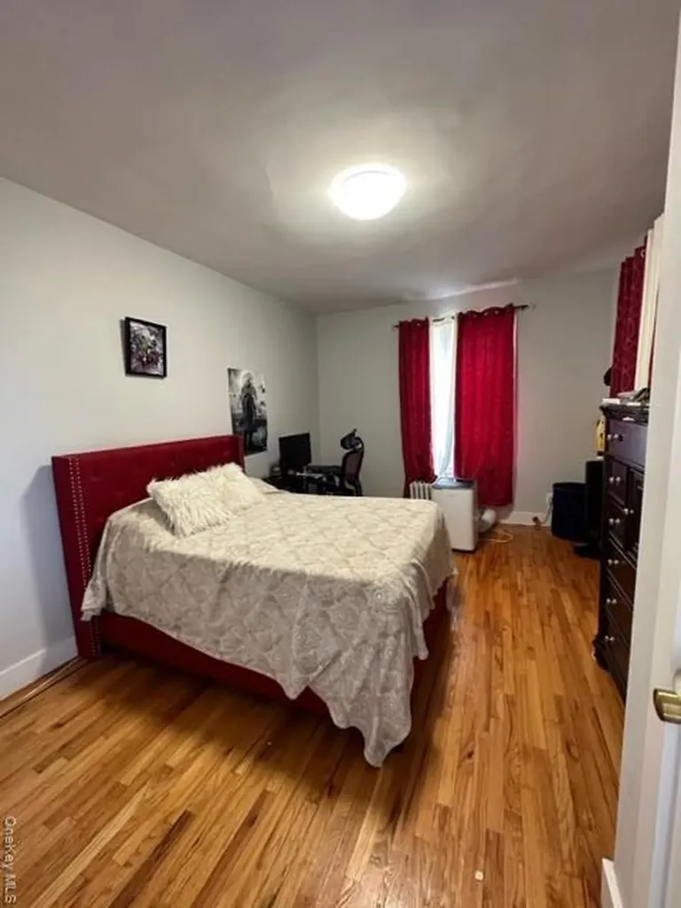 2081 Cruger Avenue Bronx NY 10462