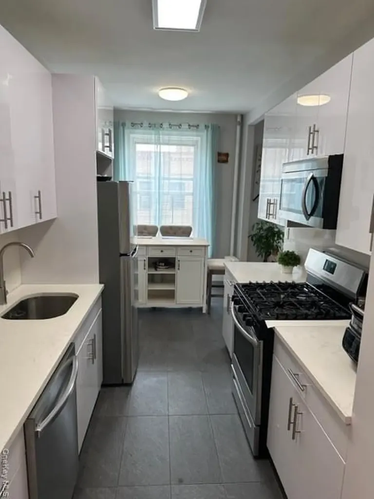 2081 Cruger Avenue Bronx NY 10462