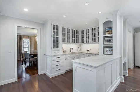94 Round Hill Road Scarsdale NY 10583