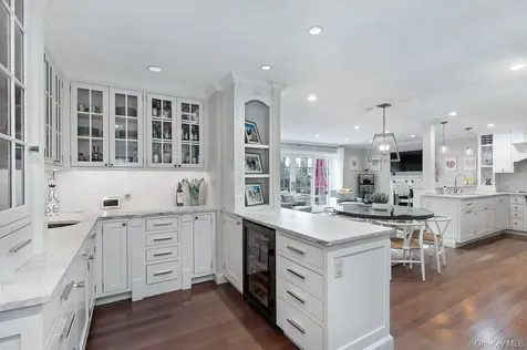 94 Round Hill Road Scarsdale NY 10583