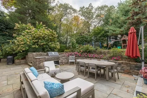 94 Round Hill Road Scarsdale NY 10583