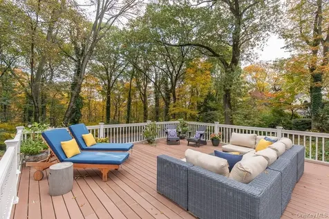 94 Round Hill Road Scarsdale NY 10583