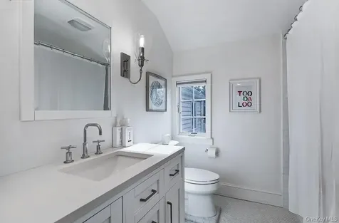 94 Round Hill Road Scarsdale NY 10583