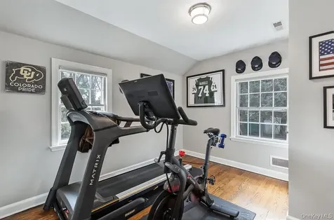 94 Round Hill Road Scarsdale NY 10583