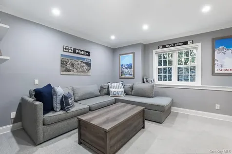 94 Round Hill Road Scarsdale NY 10583