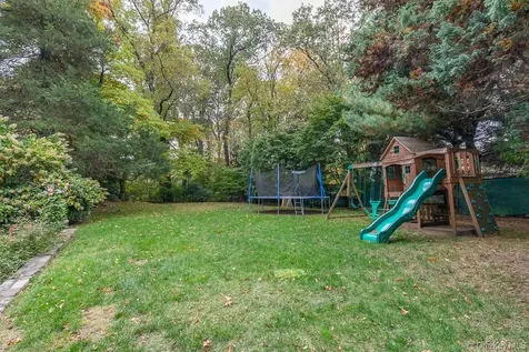 94 Round Hill Road Scarsdale NY 10583