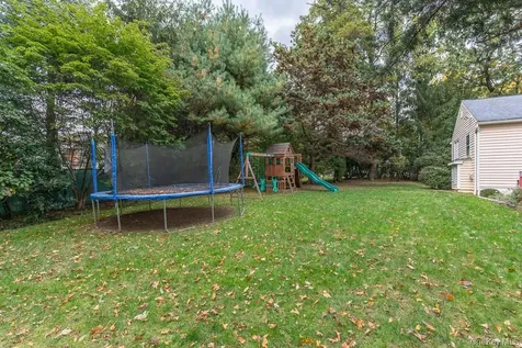 94 Round Hill Road Scarsdale NY 10583